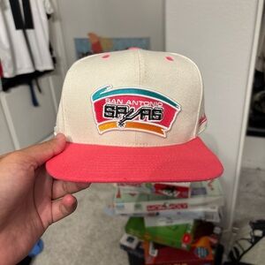 San Antonio Spurs Men’s Cap - Cream and Pink